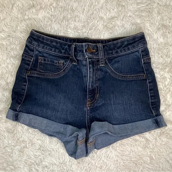 Forever 21 Dark Wash Rolled Denim Jean Shorts Women's Size 26. - Picture 1 of 6